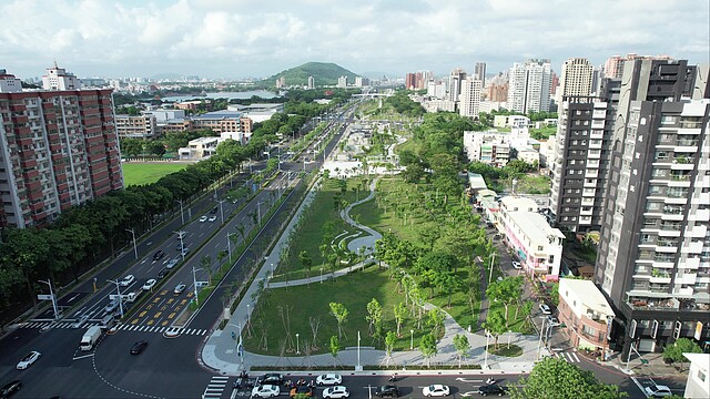 高雄鐵路地下化 綠園道 房價解析